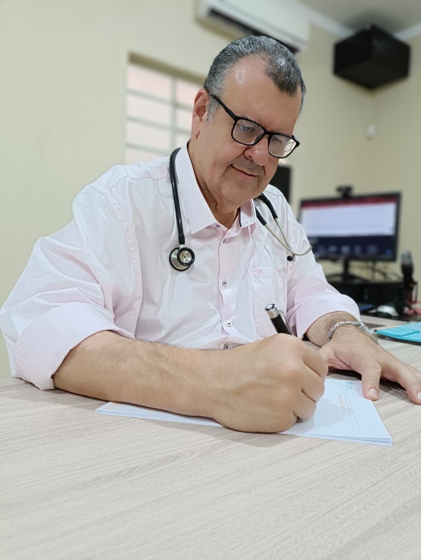 Dr. Isan Fares Junior